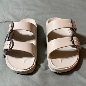 Skechers Foamies Arch Fit Sandals with Silver Buckles-Cali Breeze 2.0 Gold Star